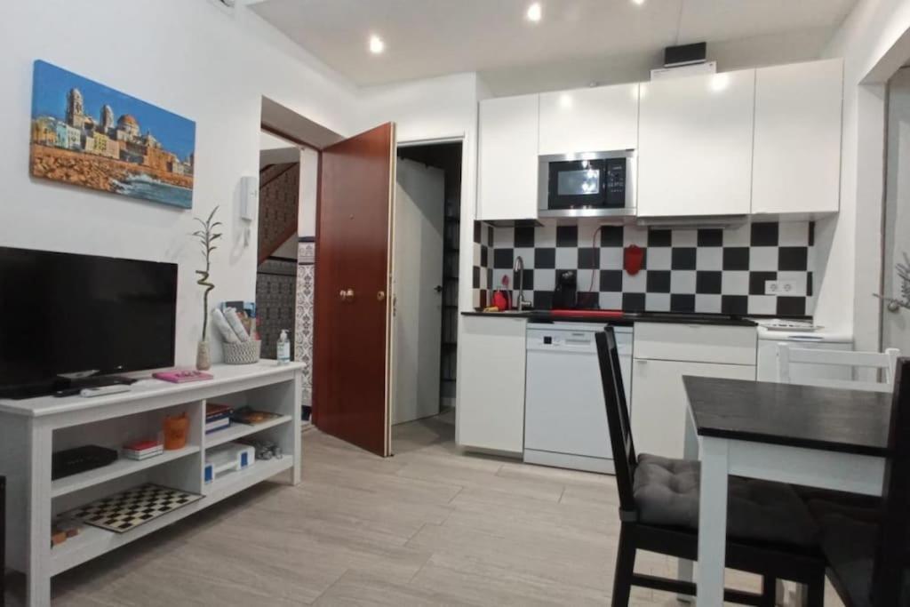 Cdz - Casa De Los Viajeros Pasquin กาดิซ ภายนอก รูปภาพ